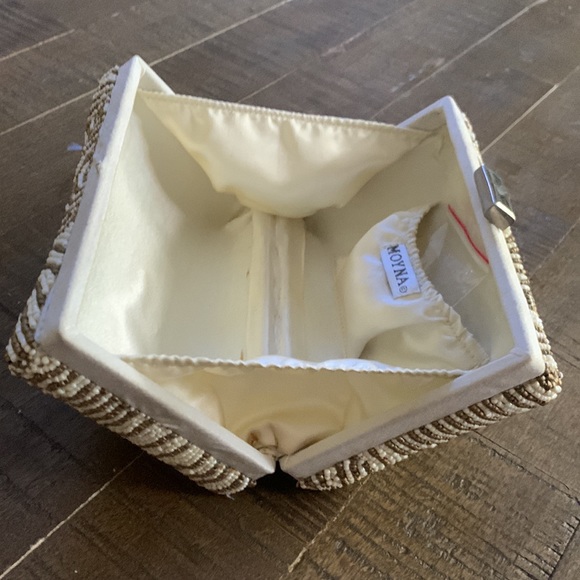 Vintage Mount Beaded Clutch - Picture 10 of 12